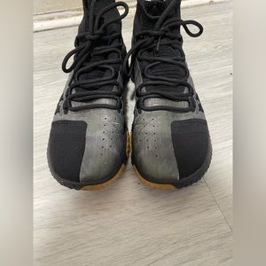 Used under-Armour shoes (please buy Saving up to go to collage📚)